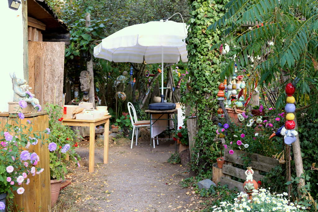 Sommeratelier im Garten der Töpferwerkstatt in Erlenbach